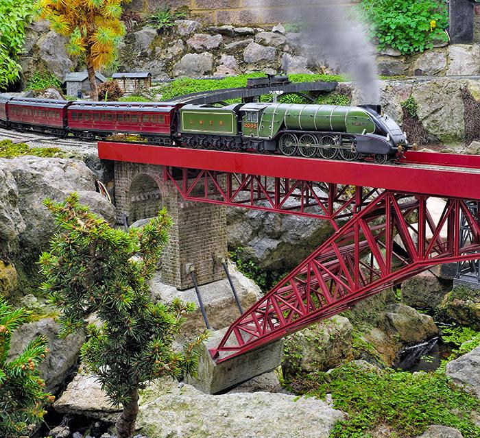 Bridging the gap OO gauge garden railway